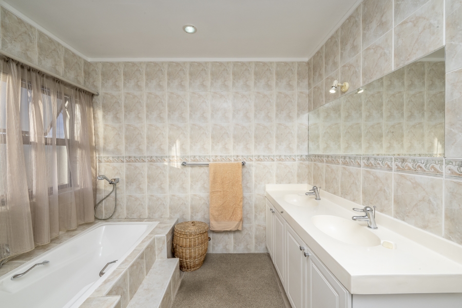 3 Bedroom Property for Sale in Vierlanden Western Cape